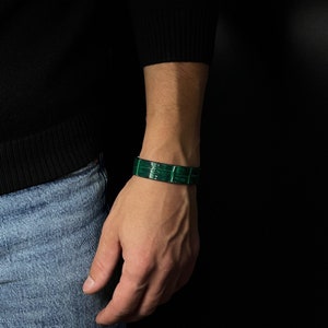 Bracciale in pelle goffrata coccodrillo verde con magnete per uomo e donna, accessorio in pelle di lusso