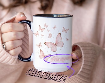 Personalisierte rosa Schmetterlingstasse - Benutzerdefinierte Namenskaffeetasse, Monarchfaltergeschenk, Naturliebhabertasse, Kindernamentasse, Schmetterlingskunst-Trinkgeschirr