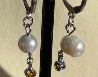 Boucles d'oreilles pendantes avec pierre naturelle et perle d'eau douce