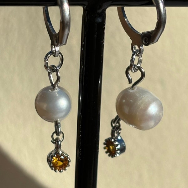 Boucles d'oreilles pendantes avec pierre naturelle et perle d'eau douce