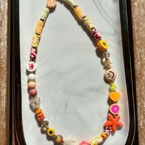 Bijoux de téléphone en perles heishi couleurs au choix personnalisables ORANGE DORE