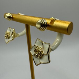 White flowers earring