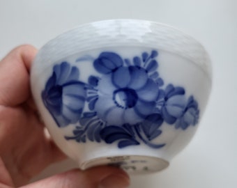 デンマーク製　ブルーフルテット 白磁×ブルーの気品＜ロイヤル コペンハーゲン＞ブルー