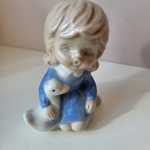 PORCELAIN LLADRO style, Vintage Japanese Porcelain Figurine of a Girl With a Duck Vintage 70s.