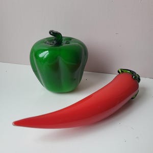 Handcrafted Blown Glass Green Bell Pepper & Red Chili Pepper Set – Decorative Collectible Kitchen Accent