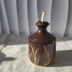 Vintage Handmade Ceramic Oil Lamp – Signed “Teska” (1983) – Rustic Brown with Engraved Grass Motif – 10 cm High, 318g