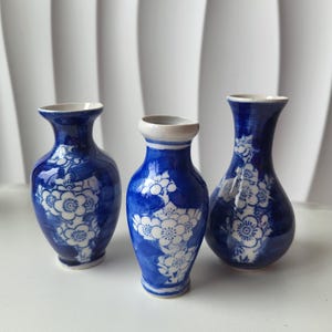 Set of 3 Vintage Blue and White Chinese Porcelain Vases – Small Decorative Asian Ceramic Bud Vases