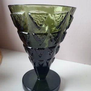 Vintage green pressed glass dessert cup with bold geometric pattern – mid-century modern ice cream bowl, retro heavy glass
