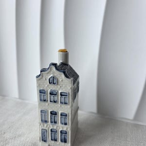 KLM Delft Blue Miniature House #45: Keizersgracht 140 Amsterdam (Empty BOLS Bottle)