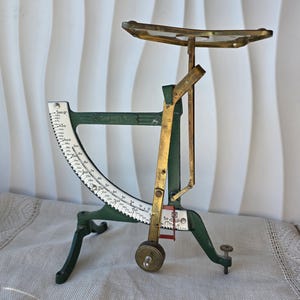 Báscula de letras vintage SHARPO 53 – Balanza de hierro fundido y latón – Báscula postal de péndulo de 500 g – Báscula de sobremesa retro verde