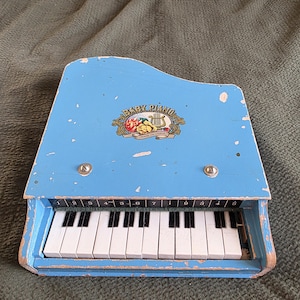 Vends petit piano jouet d'enfant très ancien - Antiquités