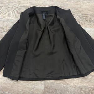 Veste blazer BCBG Max Azria en laine avec fermeture éclair sur le devant Noir Taille 6 Minimaliste structuré image 7