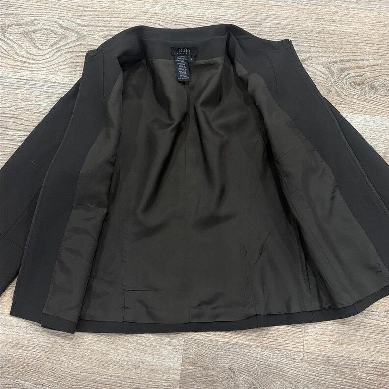 Veste blazer BCBG Max Azria en laine avec fermeture éclair sur le devant Noir Taille 6 Minimaliste structuré image 7