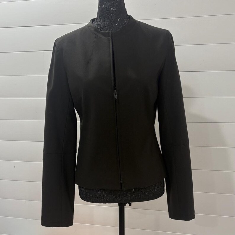 Veste blazer BCBG Max Azria en laine avec fermeture éclair sur le devant Noir Taille 6 Minimaliste structuré image 2