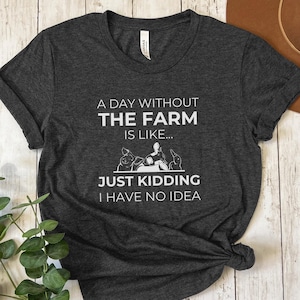 Puede incluir: Una camiseta gris oscuro con el texto "A day without the farm is like... Just kidding I have no idea".