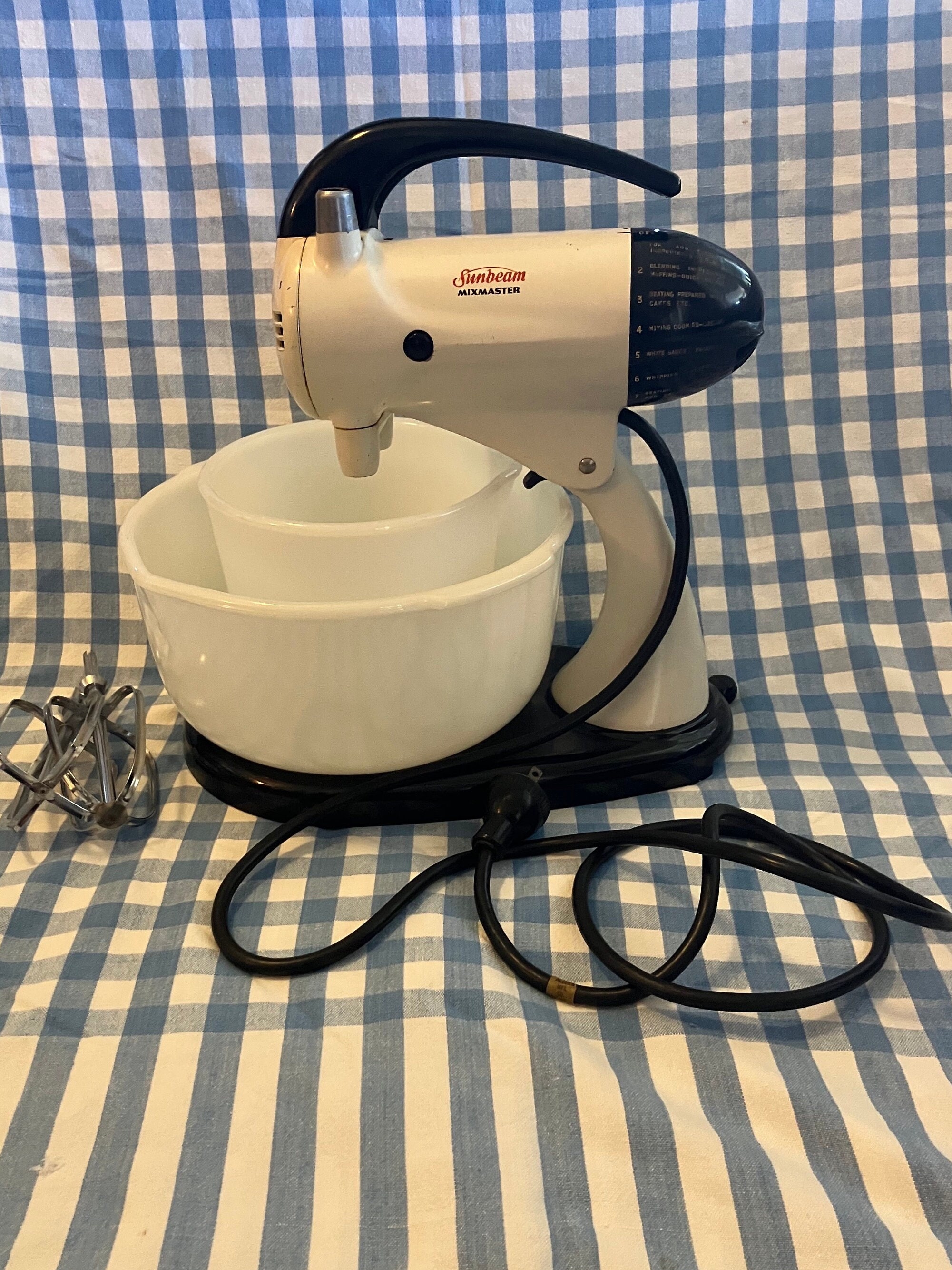 Sunbeam Mixmaster White 10-speed Stand Mixer W/ Two Milk Glass Bowls 