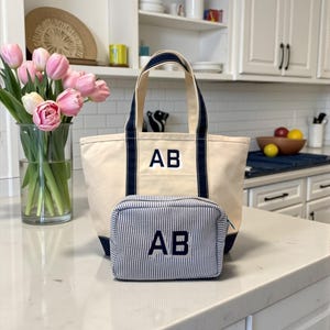 モノグラム入りブライダルパーティートートバッグ | 刺繍入りキャンバストートバッグ | 定番ギフト | 女の子への週末ギフト