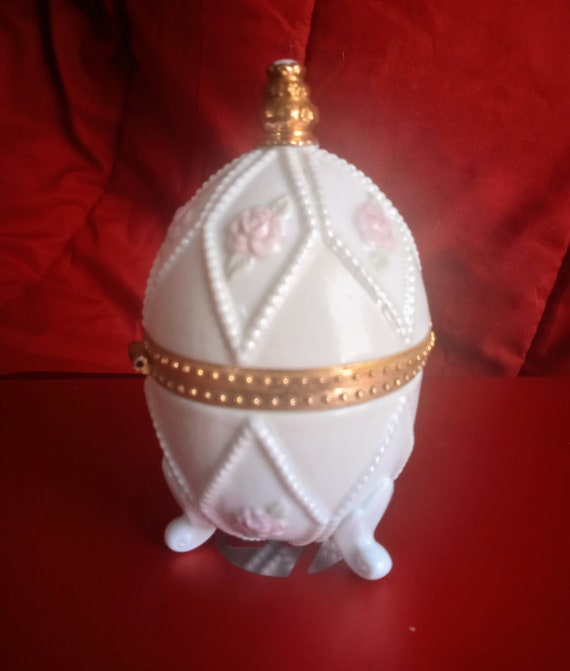 Egg Trinket Holder