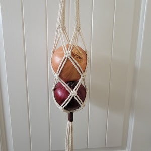 Macrame Vegetable Holder – Handmade Boho Kitchen Decor, Fruit Storage, Space-Saving Food Organizer