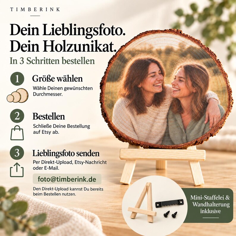 ordering_process – Gemeinsames Freundinnenfoto auf echter Kiefernholz-Baumscheibe im Timberink Komplett-Set