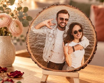 Valentinstagsgeschenk Foto auf Holz, personalisierte Baumscheibe für Paare, Liebesgeschenk, Fotodruck Naturholz, Jahrestag Geschenk
