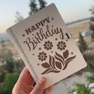 Bokformad presentask i trä med lås – Laserskuren korthållare och charmig väska. Digitala nedladdningar för födelsedagspresenter.