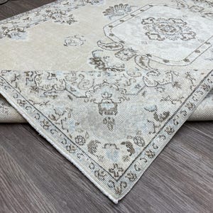 5x9 Soft Beige Vintage Turkish Rug, Neutral Large Area Rug, 5x9 Oushak Rug, Hand-Knotted Wool Rug, Living Room, Bedroom Rug, 5.2x8.8 Ft