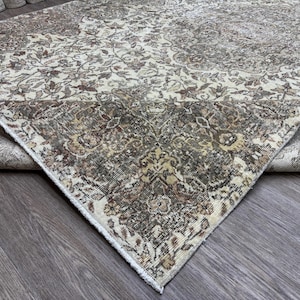 Hand-Knotted 7x11 Beige Oushak Rug: Vintage Turkish Wool