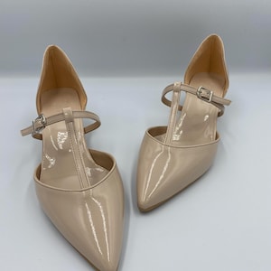 Women’s Pointed-Toe Patent Leather Flats with Buckle Strap – Elegant Work & Party Shoes (Burgundy, Black, Beige, EU 35–40)
