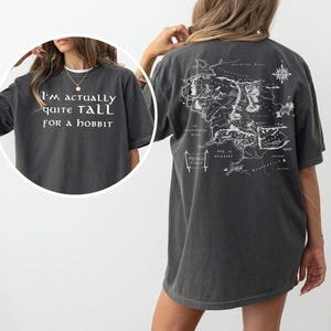 Herr der Ringe T-Shirt, Tall for a Hobbit Shirt, lustiges Nerd Geschenk, Mittelerde Karte, Bilbo Beutlins Gandalf, Herr der Ringe
