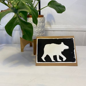 Handgemaakte cadeaubon, linosnede, beer linosnede, bedankkaart, Moederdag, Vaderdag, zwart-wit, kunst dierenprint