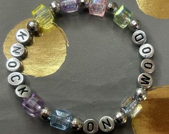 Pulsera de la amistad o dije de llave hecho a mano "Knock on Wood"