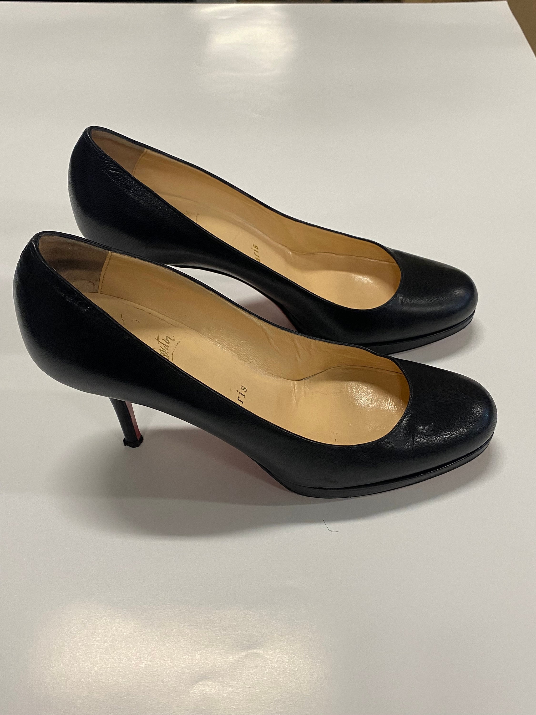 Authentic CHRISTIAN LOUBOUTIN women heeled shoes. Size EU 38. Pre-owned