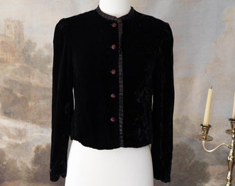 Vintage 1960s Courtwell Black Velvet Jacket Elegant