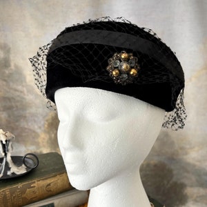 Vintage 50s Black Velvet Pillbox Hat with Veil & Brooch