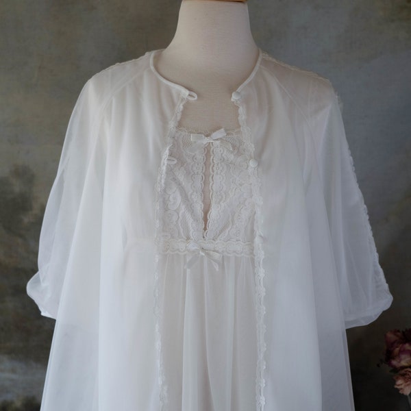 Vintage 60er Jahre Vassarette Weißes Nachthemd & Robe Set Dessous Romantische Royalcore Braut Hochzeit PrinzessinSpitzendetail