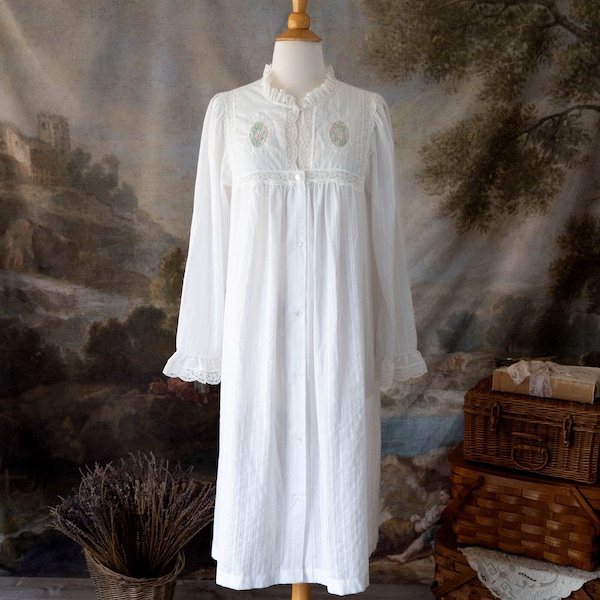 Vintage White Lace Nightgown with Floral Cameo Inserts