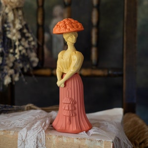 Vintage Avon Fashion Figurine Bottle: Gay Nineties Somewhere Cologne