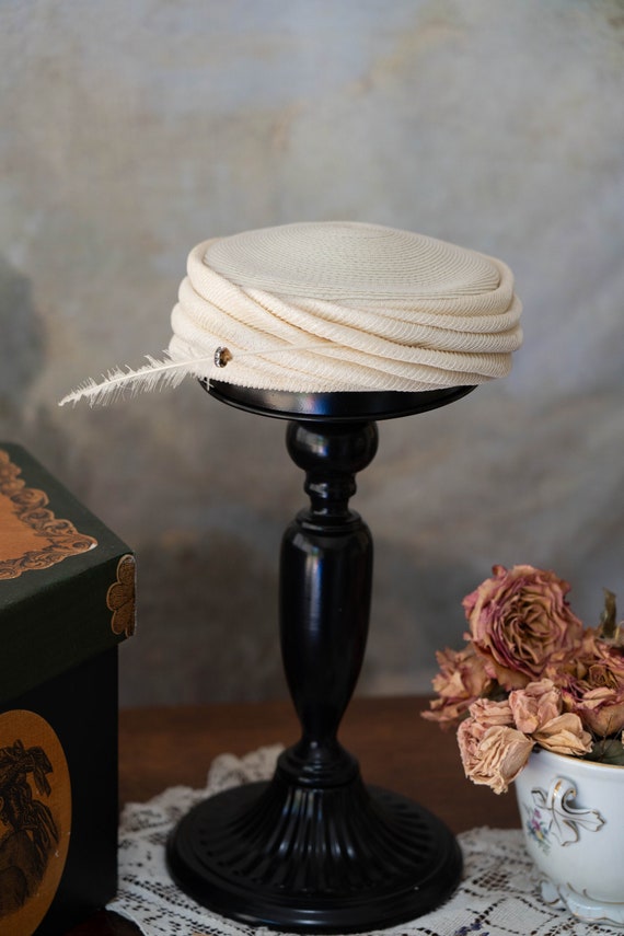 Vintage 50s Off-white Woven Pillbox Hat with Feath