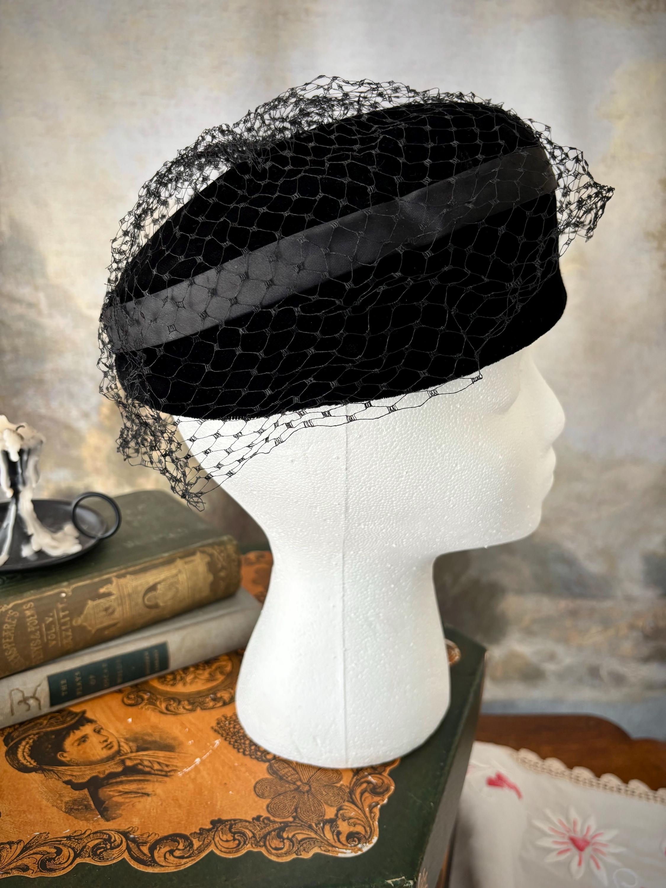 Vintage 50s Black Velvet Pillbox Hat With Veil & Brooch - Etsy display picture 3