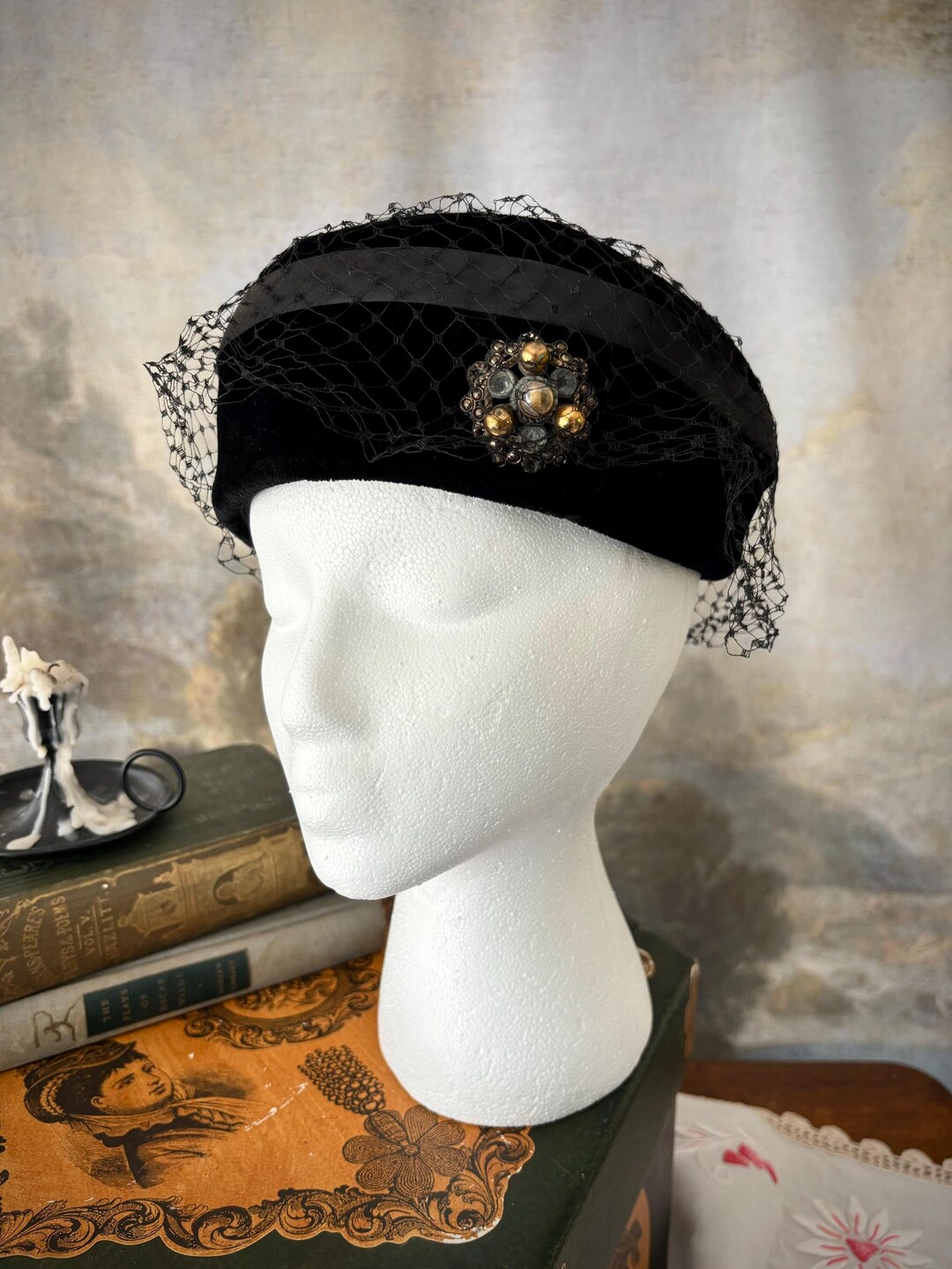 Vintage 1950s Tassel Flapper Style Pillbox Hat Cap Black Velvet Floral Lining OS Vintage | Accessories | Vintage 95s Tassel Flapper Style  main image 4