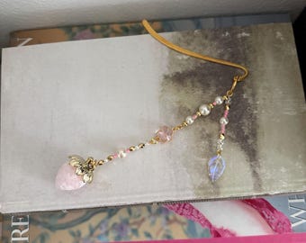 Marque-page Amour fraise orné de bijoux, Booktok, livres livresques, marque-page girly, cadeau pour amateur de livres, cadeau livresque, cadeau Booktok, cadeau pour nerd du livre