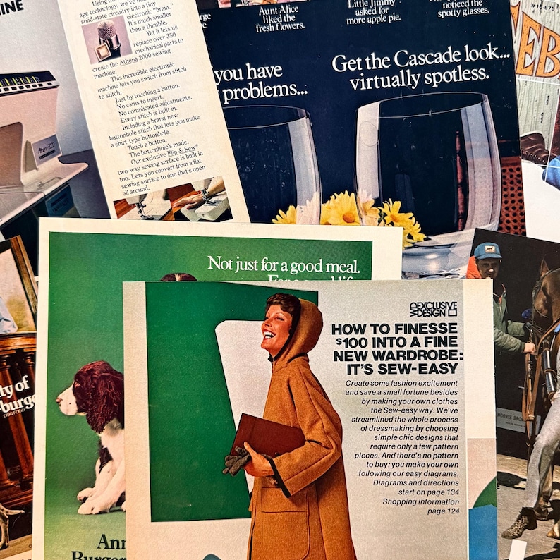 K&ouml;nnte beinhalten: Eine Collage aus Vintage-Zeitschriftenwerbung. Eine Anzeige zeigt eine Frau in einem braunen Mantel, die ein Buch h&auml;lt, mit dem Text "HOW TO FINESSE $100 INTO A FINE NEW WARDROBE: IT'S SEW-EASY". Andere Anzeigen zeigen Gl&auml;ser, einen Hund und eine N&auml;hmaschine.