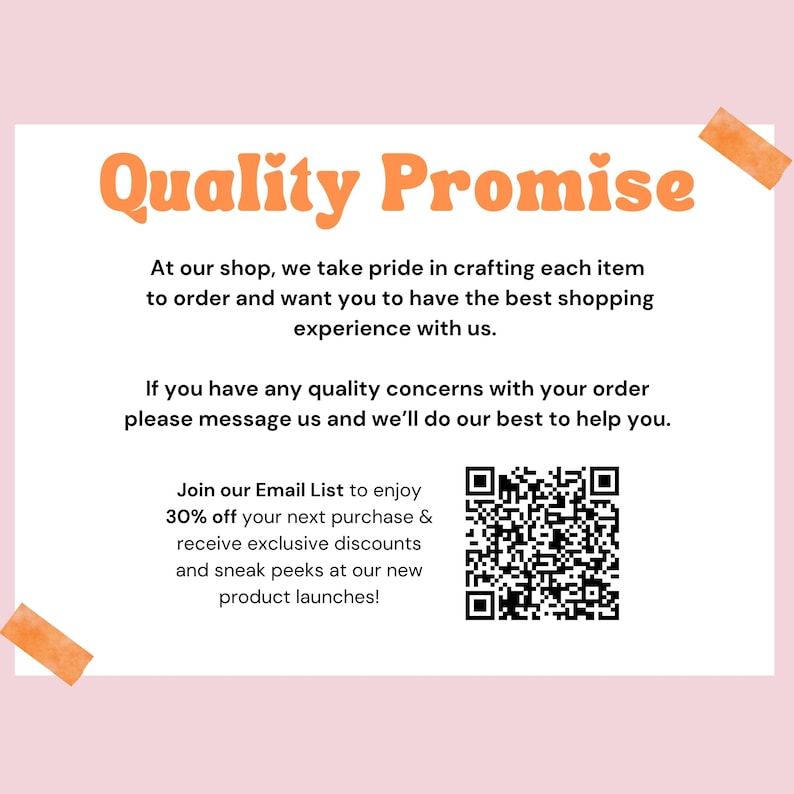 Pu&ograve; includere: Un biglietto bianco con testo arancione che recita "Quality Promise". Il biglietto include un messaggio sulla soddisfazione del cliente e un codice QR per iscriversi a una mailing list per ottenere sconti e anticipazioni sui nuovi lanci di prodotti.