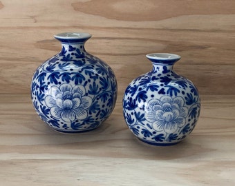 Vintage Pair Of Blue White Floral Bud Vases