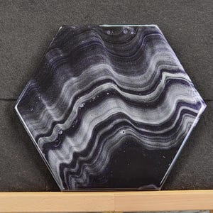 8 ""Black & Silver Swipe Hexagon Untersetzer."
