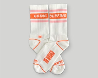 GOING SURFING Calcetines de surf naranja rosa blanco roto con la frase canalé de rayas para gente surfista UNISEX