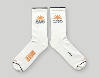 ENDLESS SUMMER Surf socks gift black off-white with the quote and the regular and goofy caption on the toes for surfing people UNISEX