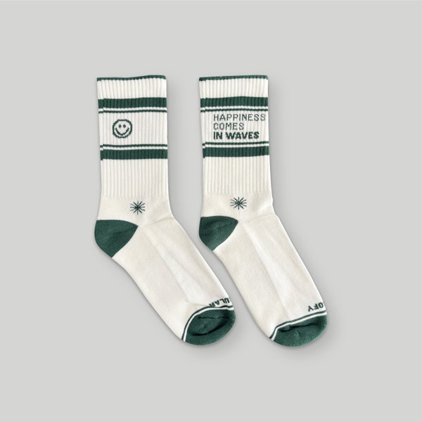 HAPPINESS Surfsocken grün-off-white mit Spruch Glück kommt in Wellen für Surfer UNISEX