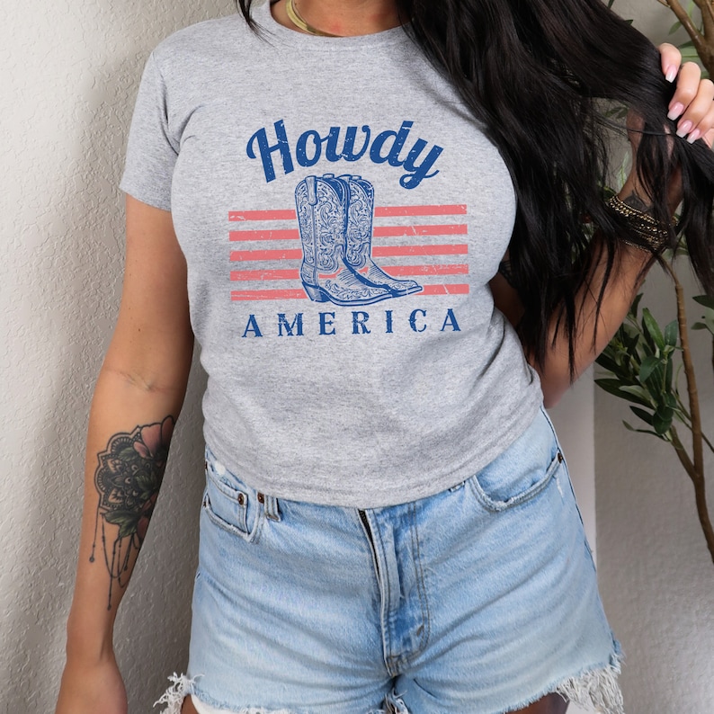 Howdy America Baby Tee, 4th of July Baby Tee, USA Baby Tee, Vintage USA Shirt, Cowboy Baby Tee, Patriotic Tee, Womens 4th of July Shirt, 4th of July Crop Top, 4th of July Outfit, Western Patriotic Baby Tee, Americana Womens Shirt, 90s Baby Tee